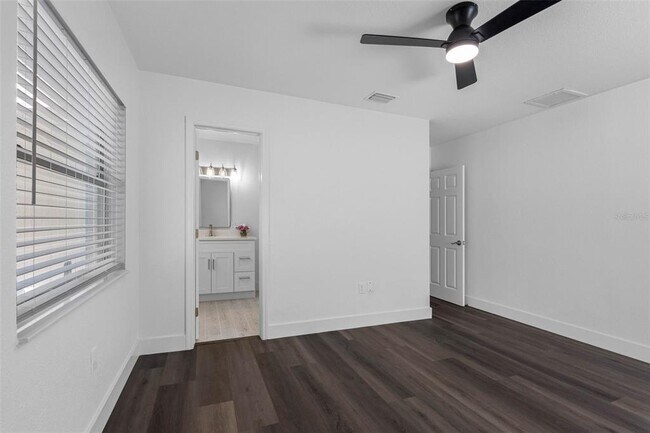 Building Photo - 11572 63rd Ave N