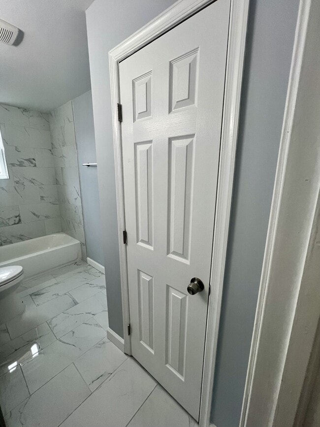 Building Photo - 1212 W Lombard St