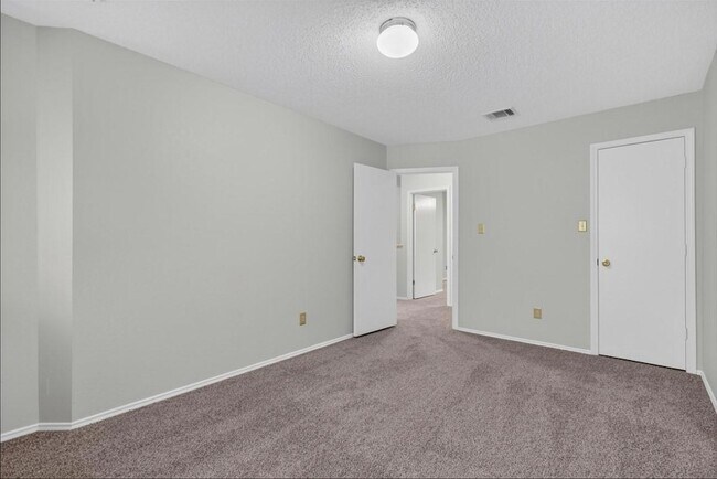 Building Photo - 1410 Green Terrace Dr