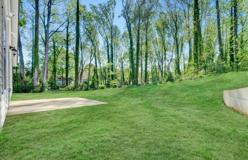 Building Photo - 9 Willow Pines Ct