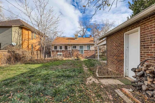 Building Photo - 769 Monroe St