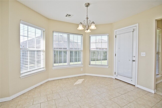Building Photo - 1250 Torbay Trce