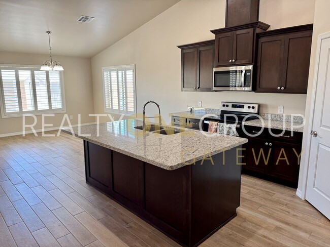 Building Photo - Enjoy those Arizona Sunset in this Three Bedroom Two Bath Home full of upgrades !!