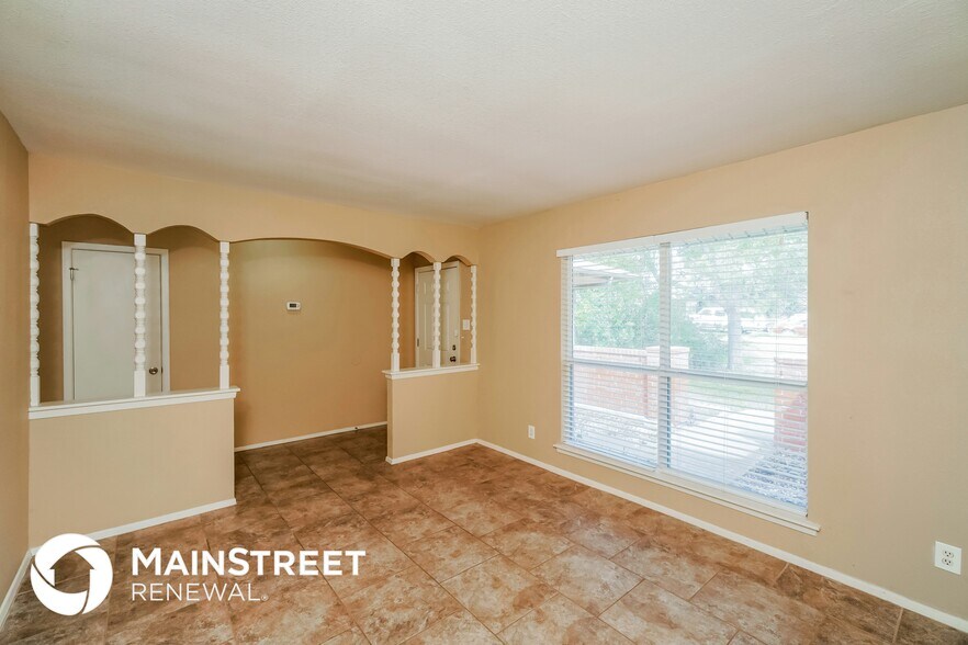 Building Photo - 110 Simler St