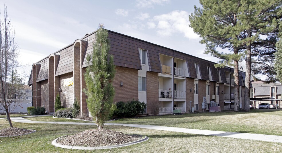 Primary Photo - Crestwood Cove