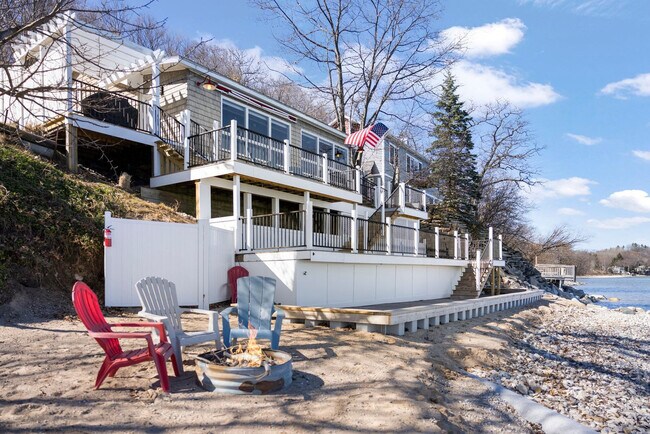 Building Photo - 7633 S W Bay Shore Dr