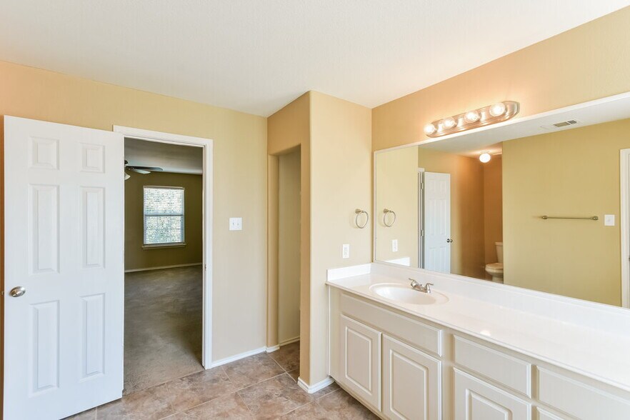 Building Photo - 5523 Red Canyon