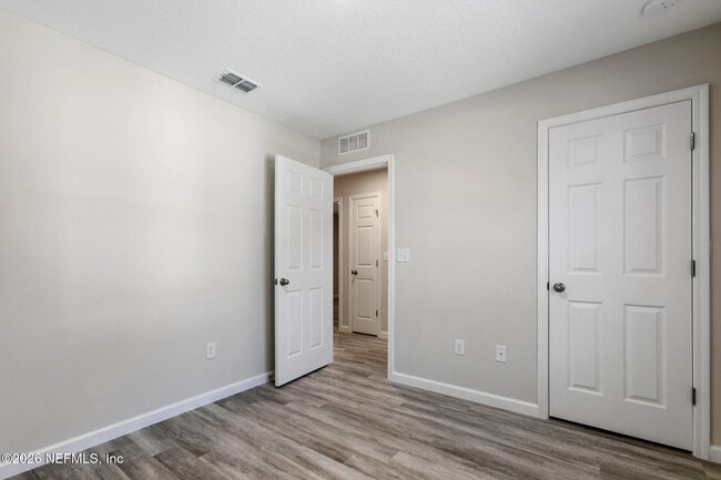 Building Photo - 8822 Eaton Ave