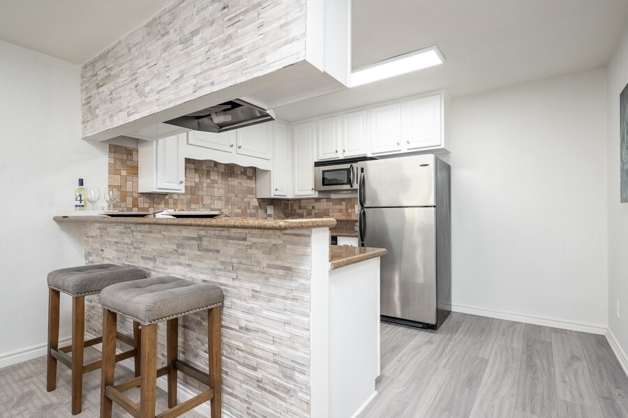 Building Photo - 1681 Bayview Heights Dr