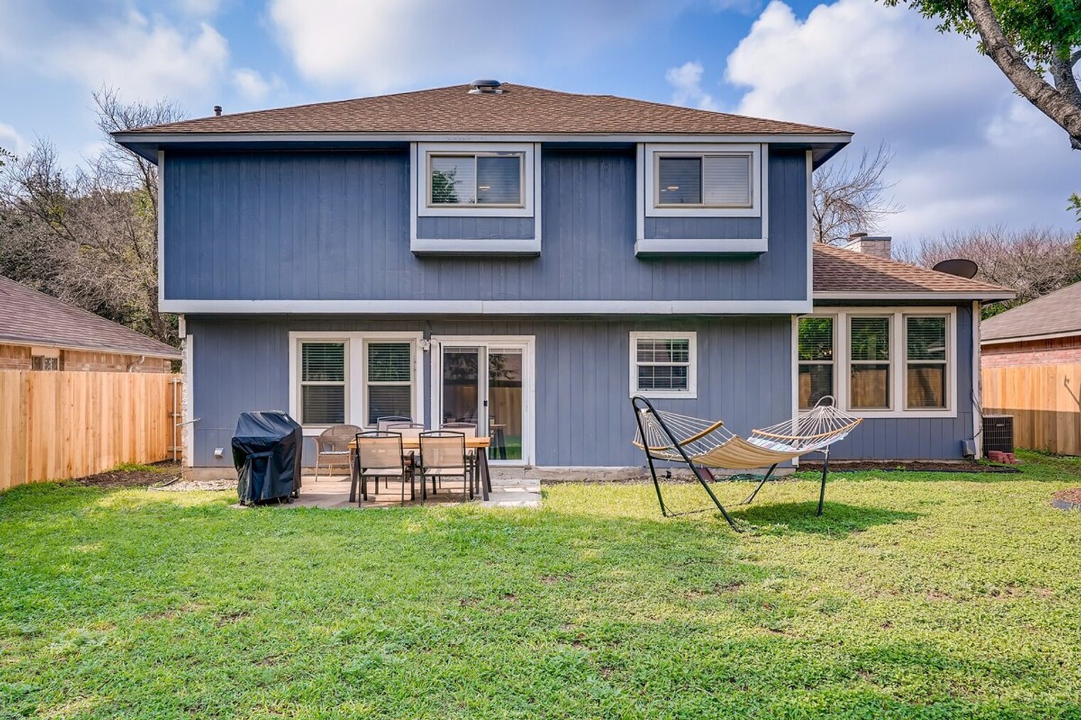 Building Photo - 2201 Rosemary Ln