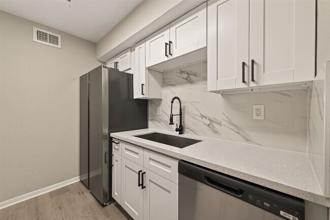 Building Photo - 1860 White Oak Dr