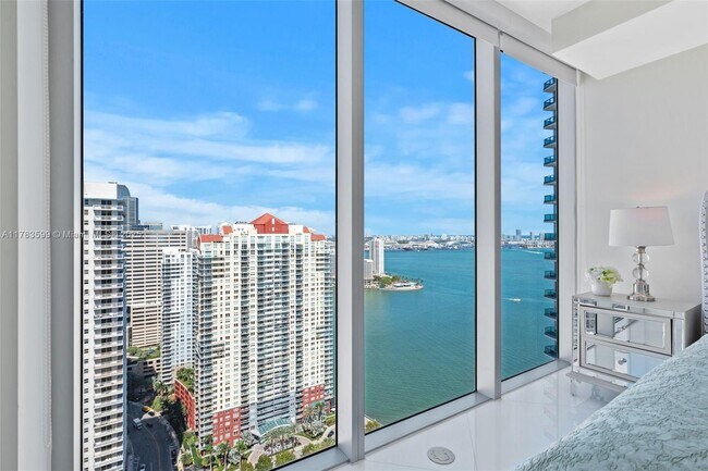 Building Photo - 1300 Brickell Bay Dr