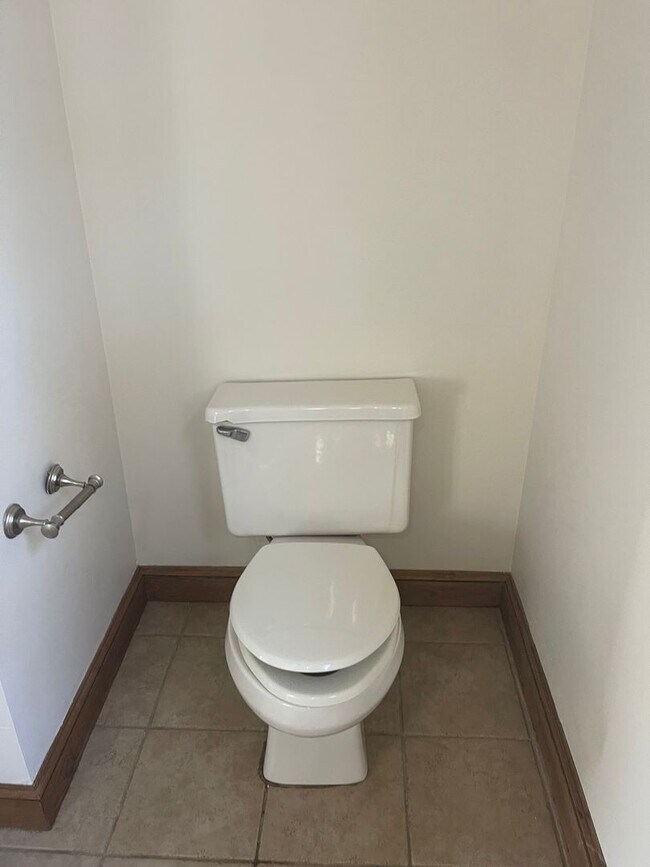 Building Photo - LAKE SHORES