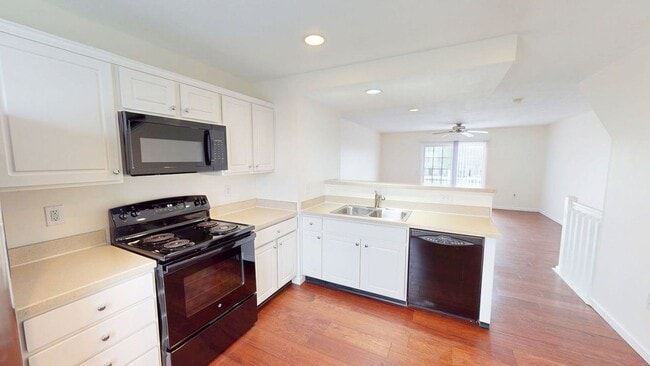 Building Photo - 5288 Royal Arch Cascade Dr