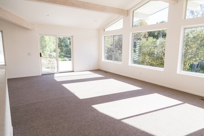 Building Photo - Well-Appointed Home in Desirable Mountain View School District