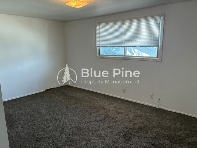Building Photo - 450 H St