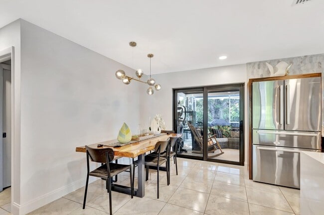 Building Photo - 932 Evergreen Dr