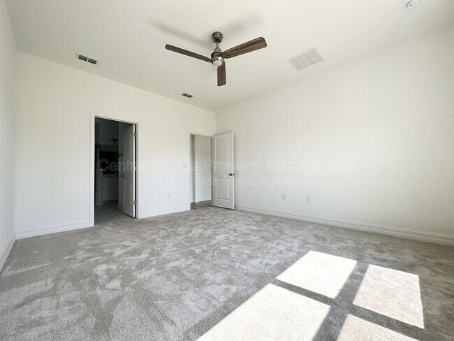 Building Photo - 1166 Silo Dr