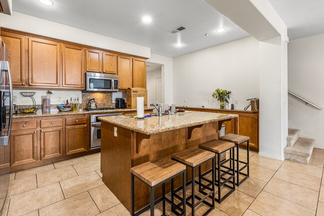 Building Photo - 2234 Capistrano Way