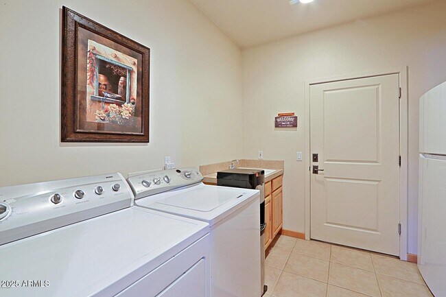 Building Photo - 15320 E Skinner Dr