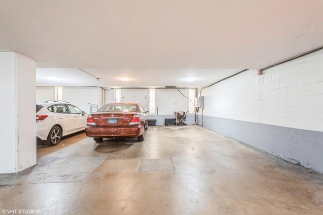 Building Photo - 2400 Archbury Ln