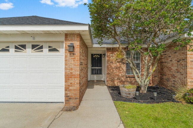 Building Photo - 65 Bay Tree Dr