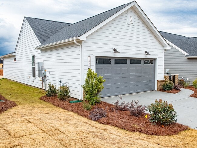 Building Photo - "Charming 2-Bed, 2-Bath Belmont Gem with Elegant Design"