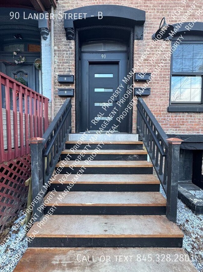 Building Photo - 90 Lander St
