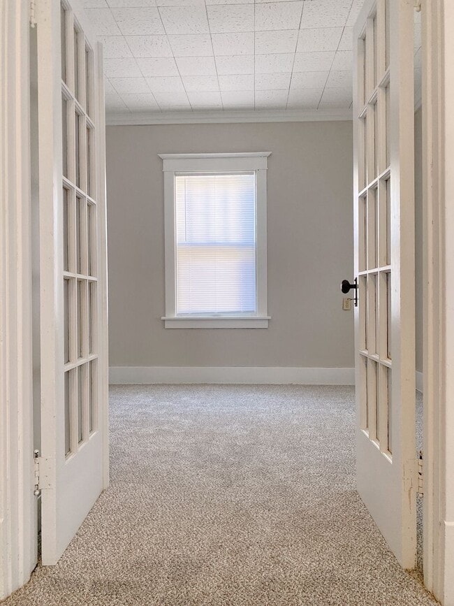 Building Photo - 2436 Laurel Ave N