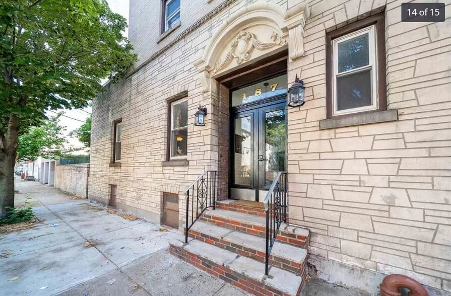 Building Photo - 187 Hopkins Ave
