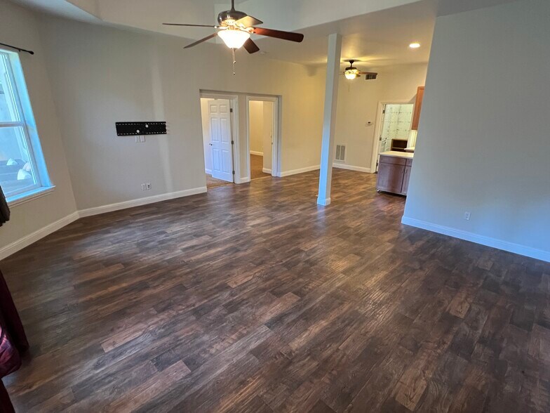 Building Photo - 10653 Douglas Ln