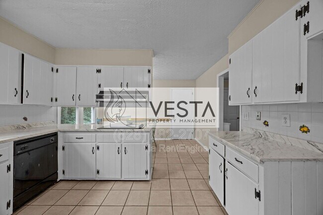 Building Photo - 90 Knob Hill Rd