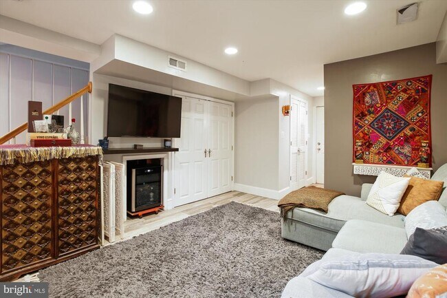 Building Photo - 821 Church St