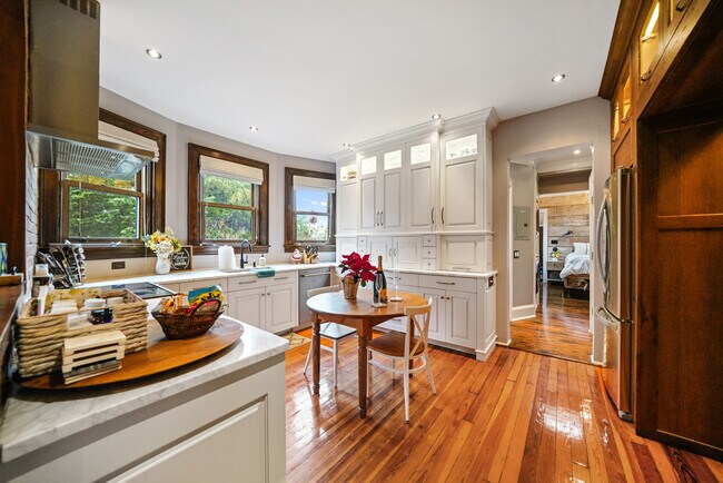 Building Photo - 415 W Union St