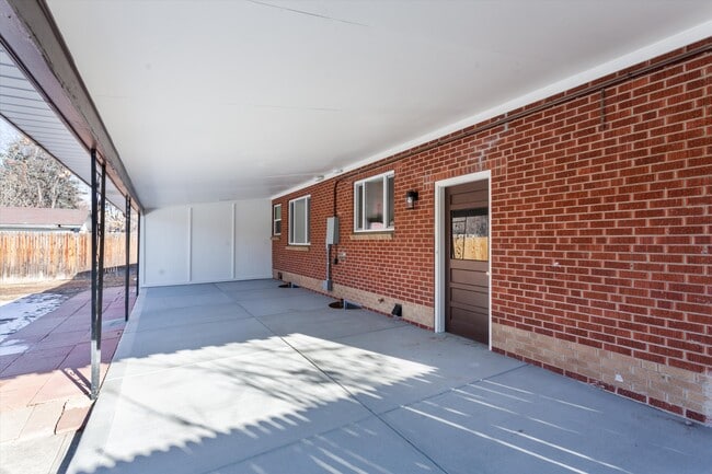 Building Photo - 1465 S Eaton St