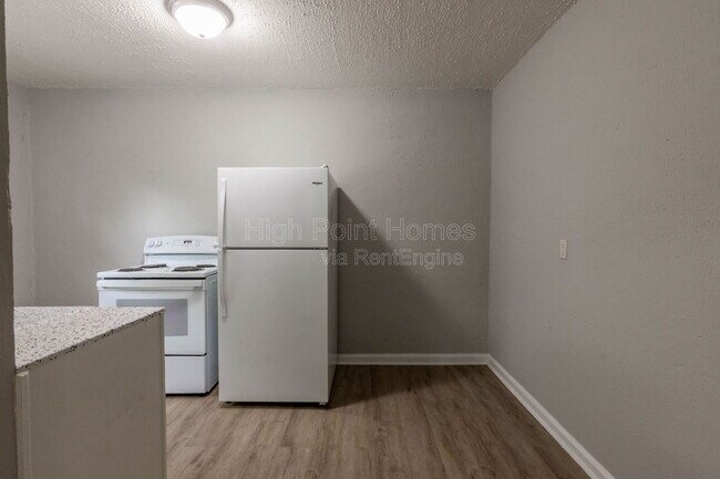 Building Photo - 433 Carver Ln