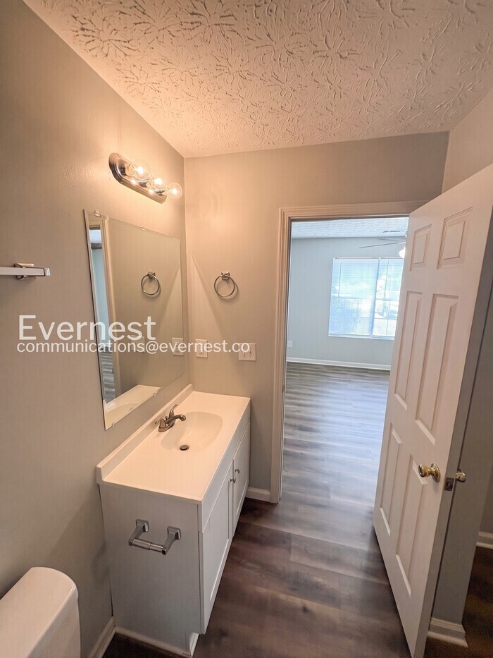 Building Photo - 1230 Creek View Ct