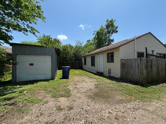 Building Photo - Lovely 3 Bedroom 1 Bathroom Home For Rent