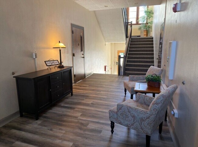 Building Photo - 5402 S 77th St