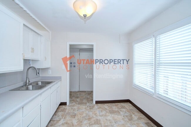 Building Photo - 566 Stringham Ave