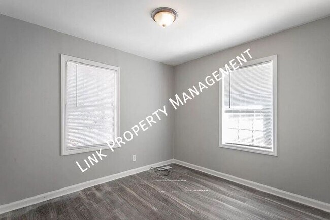 Building Photo - 2310 N Chamberlain Ave