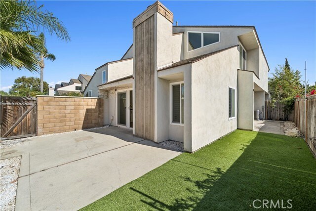 Building Photo - 2524 Elden Ave