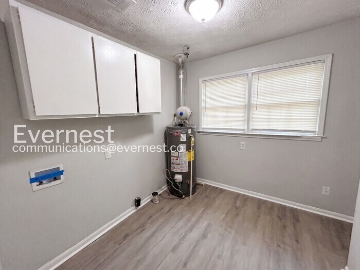 Building Photo - 887 Ellis Rd