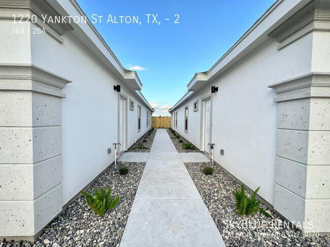 Building Photo - 1220 S Yankton St