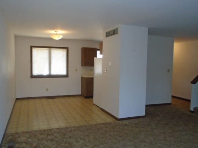 Building Photo - 706 Ridgewood Dr