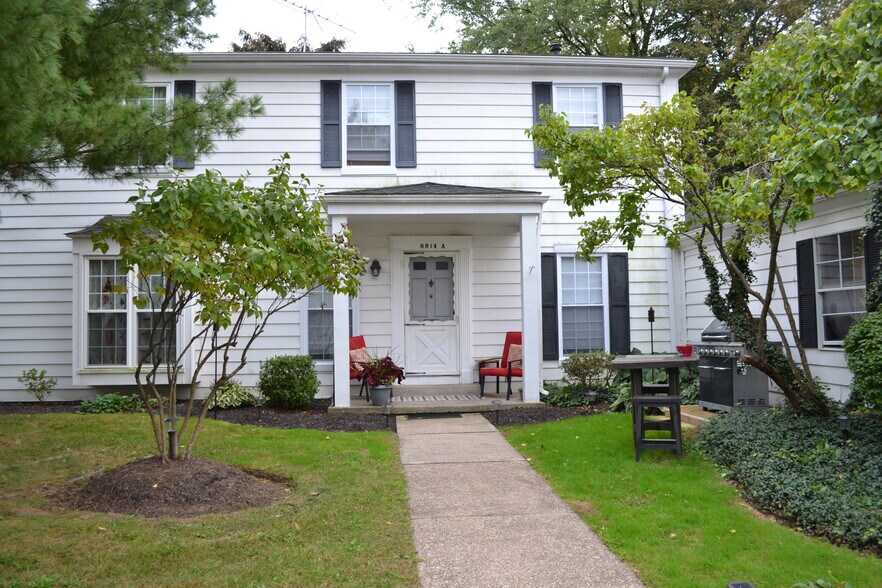 Primary Photo - 8914 Trotter Lane # A