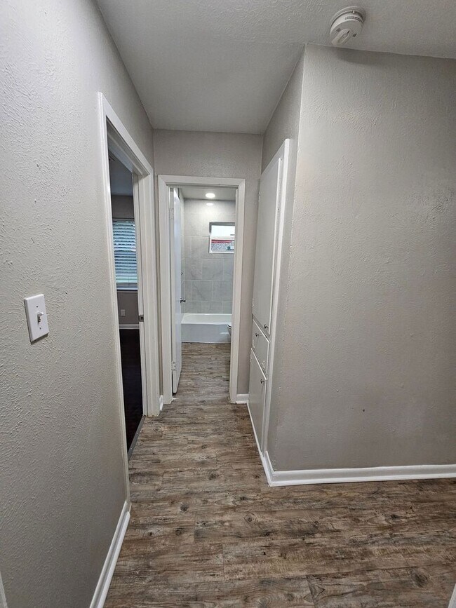 Building Photo - Spacious 2BR Duplex in Fort Worth