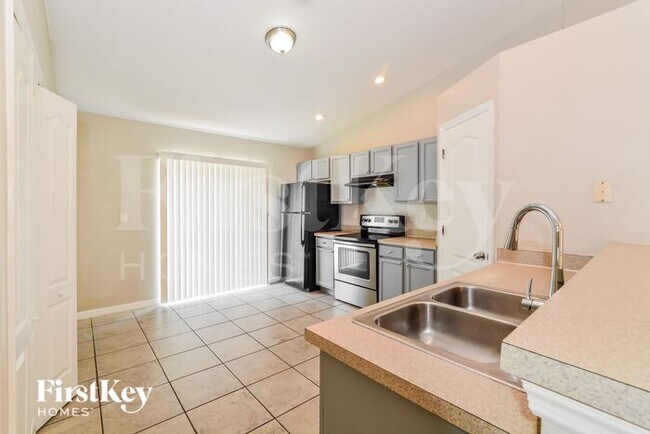 Building Photo - 2657 Bentley Dr