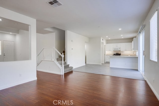 Building Photo - 321 N Riley Ct
