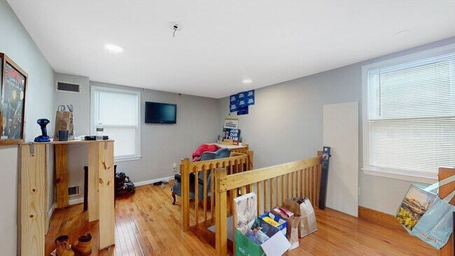 Building Photo - 15 Beulah St